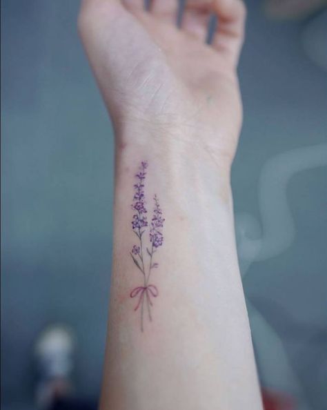 Purple Tattoos, Lavender Tattoo, Music Tattoo Designs, Small Flower Tattoos, Geniale Tattoos, Lavender Flower, Subtle Tattoos, Tattoo Trends, Flower Tattoo Designs