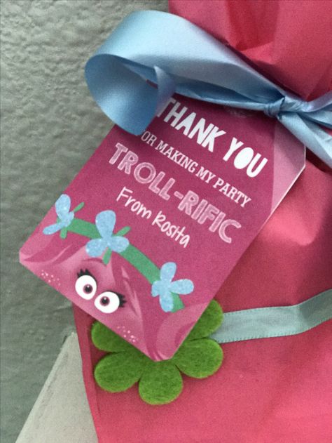 This goodie bag is great for a Troll party!!!! Trolls Goodie Bag Ideas, Troll Cupcakes, Luca Birthday, Trolls Party, Trolls Birthday Party, Troll Party, Bag Ideas, 6th Birthday, Bday Ideas