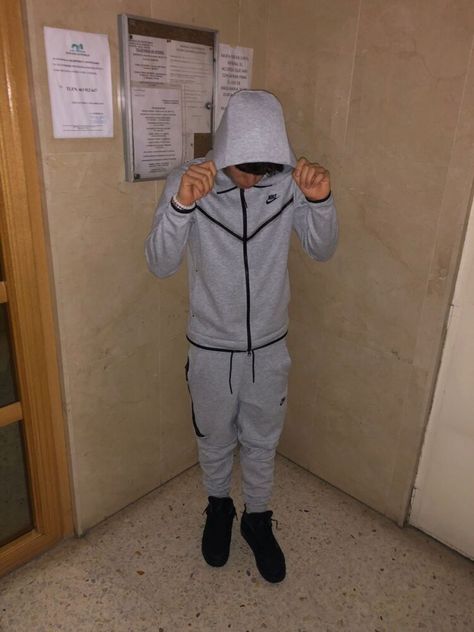 Nike Grey Tech Tech Outfit, Baby Nike, Cute Muslim Couples, Tumblr Boys, Grey Outfit, Boys Nike, Nike Tech, Grey Nikes, Nike Outfits