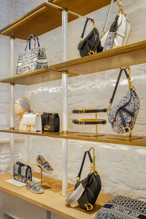 Bags Display Ideas Shelves, Bags Shop Interior Design, Mykonos Nammos, Bag Display Ideas, Bag Store Display, Luxury Retail Store, Dior Store, Handbag Display, Fashion Showroom