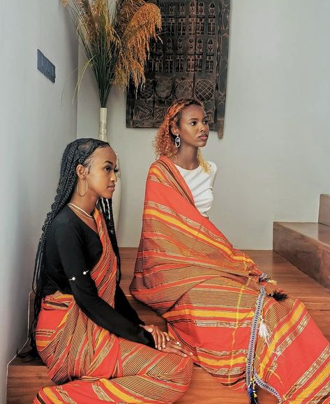 #explore #aesthetic #bts #culture #somalia #somalibeauty African Clothing Aesthetic, Somalia Culture Traditional Dresses, North African Women Aesthetic, Somali Culture Traditional Dresses, African Cultural Clothing, Somali Cultural Clothes, Somali Traditional Clothing, Ethiopian Culture Aesthetic, Somali Culture Aesthetic