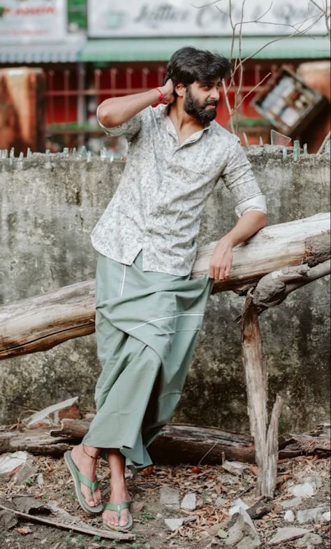 Lungi Mens Indian, Traditional Dress For Boy, Poses Men, Batik Sarong, India Photography, Indian Men Fashion, Mens Trendy Outfits, Best Love Songs, Poses Photography