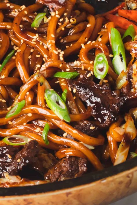 Beef Noodle Bowls Asian, Yakiudon Recipe Stir Fry, Beef And Udon Noodles Stir Fry, Beef And Broccoli Udon Noodles, Simple Asian Noodle Recipes, Udon Noodle Stir Fry Beef, Steak Udon Noodles, Udon Noodle Dishes, Teriyaki Udon Noodles Stir Fry