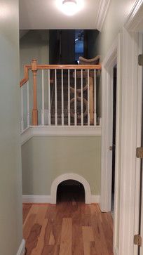 Wow, that's one big mouse! Actually, it's a pet door, leading to the kitty litter box... Cat Litter Room, Under The Stair Storage, Hidden Kitty Litter, Secret Entrance, Hidden Litter Boxes, Litter Box Ideas, Stuff For Cats, Cat Bedroom, Under Stair