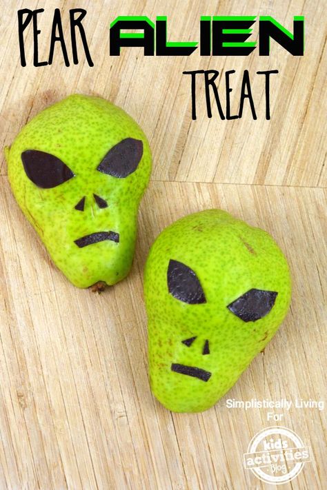 A fun and healthy kids treat - Pear Aliens! Roast Beef Sliders, Crescent Roll Pizza, Strawberry Cheesecake Bites, Easy Teriyaki Chicken, Alien Party, Spicy Fried Chicken, Space Food, Beef Sliders, Cooking Challenge