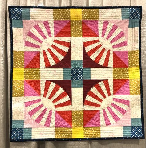 Modern Quilts from the 2023 QuiltCon in Atlanta — Leila Gardunia Modern Traditional Quilt, Graphic Quilt Patterns, Modern Quilts 2023, Asymmetrical Quilt Patterns, Modern Minimalist Quilt Patterns, Midcentury Modern Quilt Pattern, Cool Quilt Patterns, Modern Quilt Ideas, Quiltcon 2023