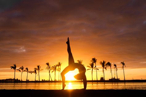 El Arco (Dhanurasana) y sus 6 variantes - Centro de Yoga, Meditación & Mindfulness en Córdoba y Madrid Urdhva Dhanurasana, The Big Island Hawaii, Zen Zone, Bow Pose, The Big Island, Big Island Hawaii, Yoga Art, Mind Body Soul, Vancouver Bc