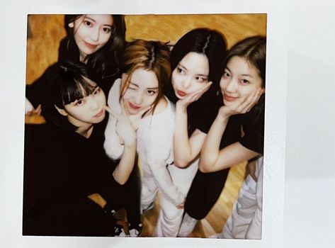 zoe on Twitter: "le sserafim ot5 photos - A THREAD.… " I Love You Girl, Photo Polaroid, Polaroid Pictures, Polaroid Photos, Blue Flames, My Chemical, Twitter Update, Group Photos, Kpop Aesthetic