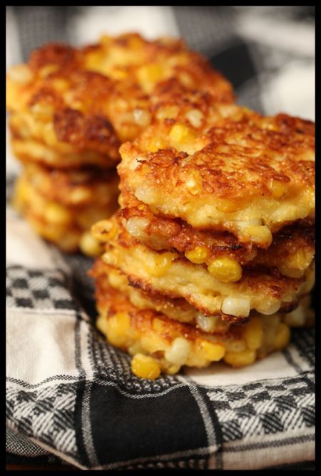 Corn fritters--took me forever to find a no frills recipe for corn fritters on here! I might just use frozen corn for this though.... Corn Fritter, Corn Fritter Recipes, Delicious Sides, Gf Food, Corn Fritters, Corn Cakes, Fritter Recipes, Bon Appetite, Corn Recipes