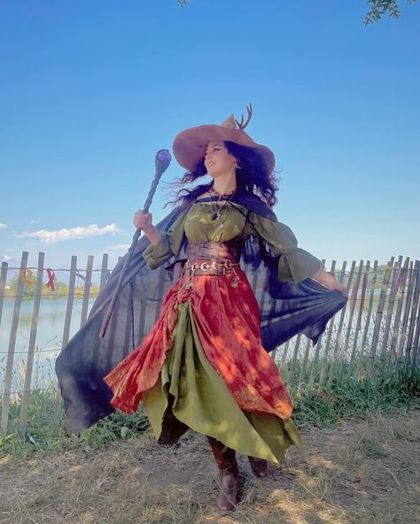 I love casting spells 🔮✨😌 📸 shoutout to @anmariluna for these magical pics!! 🧡 #witch #renfaire #magicstaff #renaissancefestival #witchhat #witchcosplay #fantasy #fantasycosplay #witchy #witchcraft #cosplay Renn Faire Witch, Renfair Witch, Ren Faire Costume Women, Renfaire Inspiration, Witches Coven, Larp Ideas, Ren Faire Outfits, Ren Faire Costume, Easy Cosplay