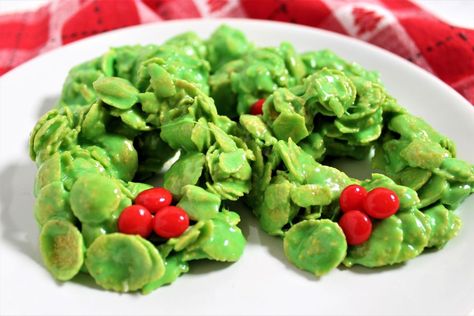 Gluten Free Cornflake Wreaths Cornflake Wreaths, Christmas Wreath Cookies, Christmas Cookie Exchange Recipes, Christmas Cookies Kids, Cookie Exchange Recipes, Wreath Cookies, Christmas Cookie Exchange, Christmas Candy Recipes, Christmas Cookies Easy