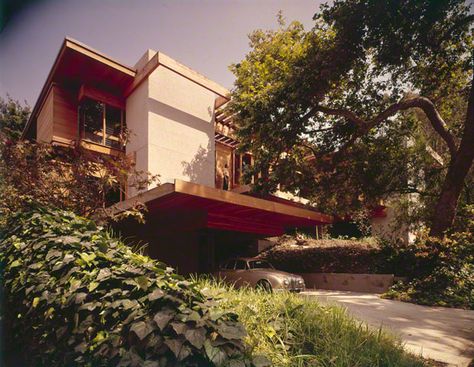 SHULMAN, JULIUS (1910-2009) [Kappe House, Pacific Pallisades, Los Angeles, CA. 1968-9. Ray Kappe architect]. Kappe Residence, Kappe House, Ray Kappe, Julius Shulman, Sci Arc, Raised House, Houses Architecture, Energy Efficient Buildings, Richard Neutra