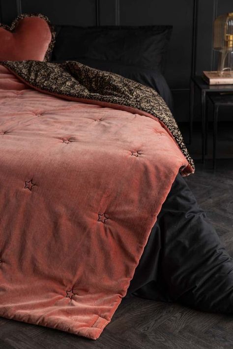 Regal Furniture, Art Deco Bedding, Hero Accessories, Bedding Colors, Terracotta Bedroom, Peach Rooms, 1920s Interior, Velvet Quilt Cover, Farm Bedroom