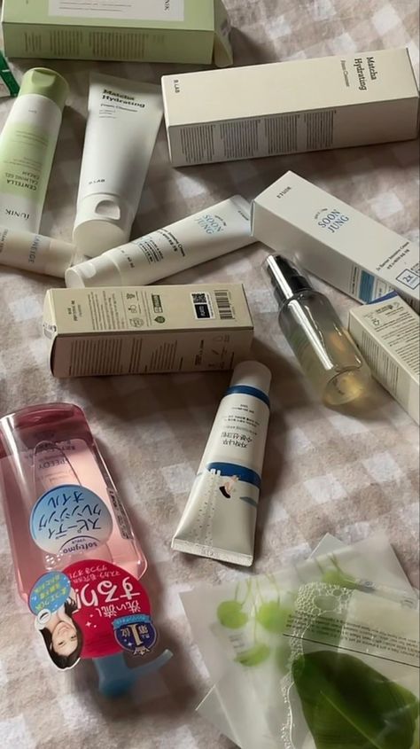 k skincare K Skincare, Yesstyle Skincare, Dream Skincare, Skin Goals, Switch Accessories, Glazed Donut, Nintendo Switch Accessories, Coffee Obsession, Face Products