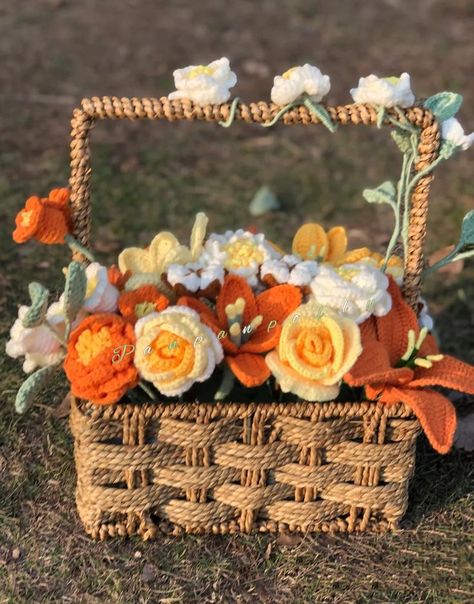 Useful Projects, Cardboard Crafts Diy, Crochet Flowers Free Pattern, Flowers For Sale, Crochet Bouquet, Crochet Plant, Crochet Business, Trendy Crochet, Orange Roses