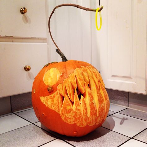 Halloween Angler Fish Pumpkin Carving! Angler Fish Jack O Lantern, Kraken Pumpkin Carving, Angler Fish Pumpkin Carving, Angler Fish Pumpkin, Pumpkin Carving Cute Ideas, Silly Pumpkin Carving, Fish Pumpkin Carving, Shark Pumpkin Carving, Fish Pumpkin