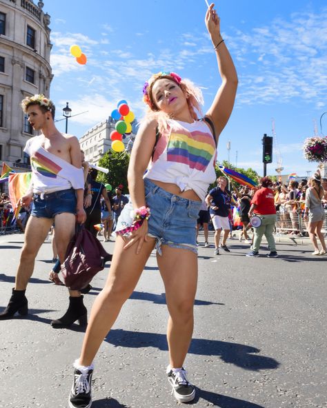 Any style goes for the Pride in London parade. Just make sure it's fabulous! Rainbow Brunch, Pride Parade Outfit Ideas, Parade Outfit Ideas, Pride Festival Outfit, Pride Parade Ideas, Pride Ideas, Parade Outfit, Pride Parade Outfit, Nyc Pride