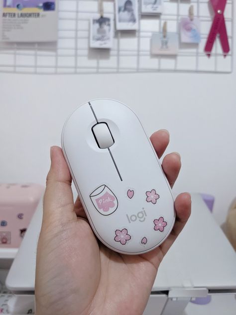 Cute Mouse For Computer, Aesthetic Mouse Computer, Computer Mouse Aesthetic, Cute Computer Mouse, Mouse Aesthetic, Macbook Mouse, Room Necessities, Apple Pencil Case, Logitech Mouse