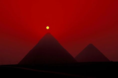 Pyramidredsunset - Imgur Egyptian Aesthetic, Egypt Aesthetic, Egypt Museum, Arabian Nights, Great House, Giza, Blade Runner, Red Aesthetic, Pretty Places