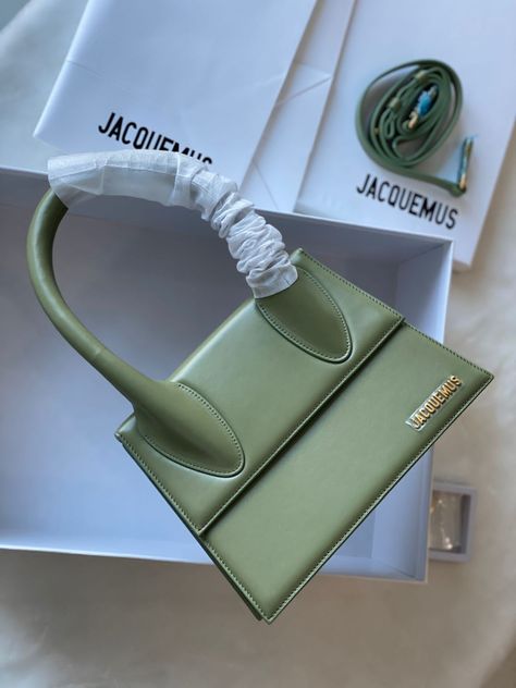 Green Marketing, Jacquemus Bag, Girly Bags, Givency Antigona Bag, Cute Bags, Dream Life, Luggage Bags, Bags Women, Yves Saint Laurent