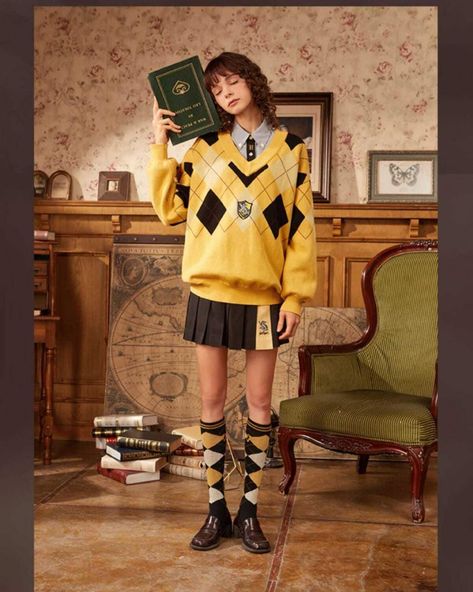 Hufflepuff Oc, Hufflepuff Uniform, Harry Potter Uniform, Hufflepuff Outfit, Harry Potter Knit, Little Mix Outfits, Harry Porter, School Of Magic, Harry Potter Wizard