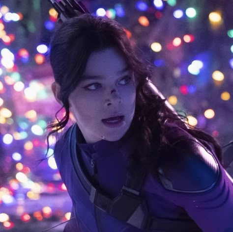 Hawkeye Tv Show, Hawkeye Christmas, Gwenpool And Deadpool, Kate And Clint, Hawkeye Show, Hawkeye Aesthetic, Kate Bishop Icon, Hailee Steinfeld Kate Bishop, Successful Actress