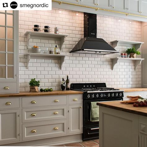 Aga Extractor Hood, Country Kitchen Cooker Hood, Smeg Cream Built In Oven, Extractor Hood Over Aga, Smeg Stove, Cooker Hood Ideas, Black Smeg Oven, Black Smeg, Smeg Cooker