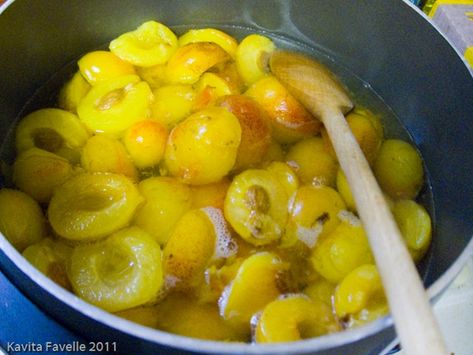 Shiro Plum Recipes, Golden Plum Recipes, Plum Recipes Easy, Yellow Plum Jam, Plum Jam Recipes, Green Bean Salad Recipes, Pepper Jelly Recipes, Plum Recipes, Banana Fruit