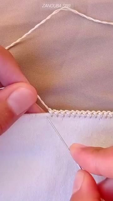 Crochet On Edge Of Fabric, Embroidery Edging Stitches, Embroidery Edge Stitches, Corner Embroidery Designs, Háčkované Lemy, Projek Menjahit, Basic Hand Embroidery Stitches, Clothes Embroidery Diy, Simple Hand Embroidery Patterns