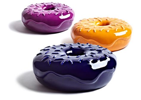 The art of ceramic doughnuts Art Camp Projects, High School Ceramics, Food Sculpture, Studio Creative, Food Projects, Ceramic Boxes, Ceramics Ideas, Camping Art, Kitchen Art