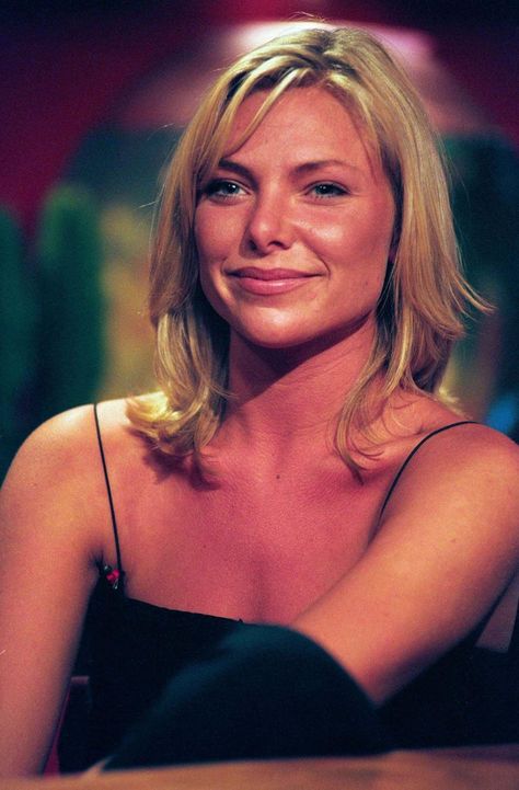 Samantha Janus Ronnie Mitchell, Samantha Womack, 90s Sitcoms, English Actresses, British Actresses, Absolutely Fabulous, Girl Crush, Blonde Hair, Blonde