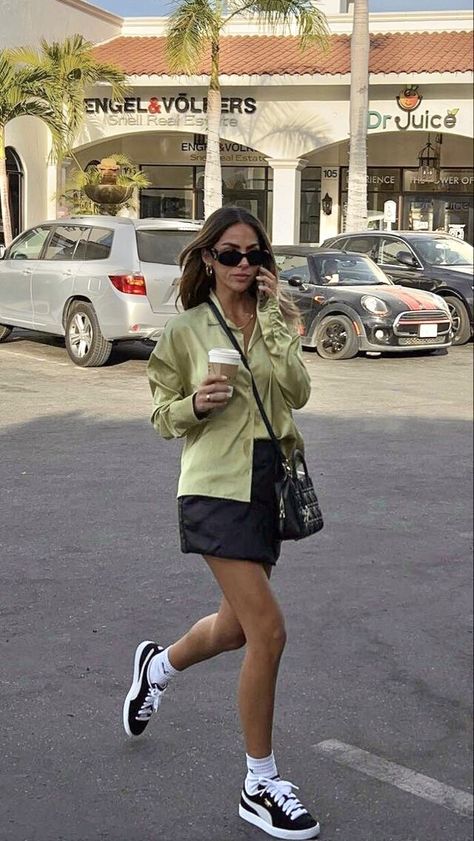 Puma Suede Outfit Woman, Puma Outfit Women, Puma Suede Outfit, Puma Shoes Outfit, Puma Sneakers Outfit, Platform Sneakers Outfit, Platform Outfit, Emily Ratajkowski Outfits, Looks Adidas