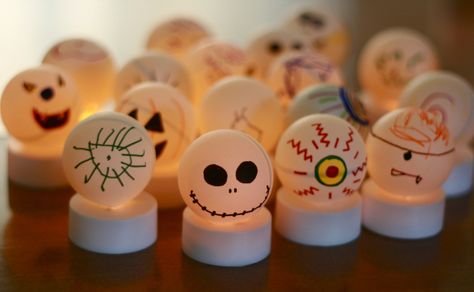 Easy halloween decorations with electric tea lights and ping pong balls! Summerween Crafts, Tea Light Crafts, Use Your Words, Halloween Lights Decorations, Halloween Arts And Crafts, Easy Halloween Decorations, Ping Pong Balls, Light Crafts, Halloween Craft