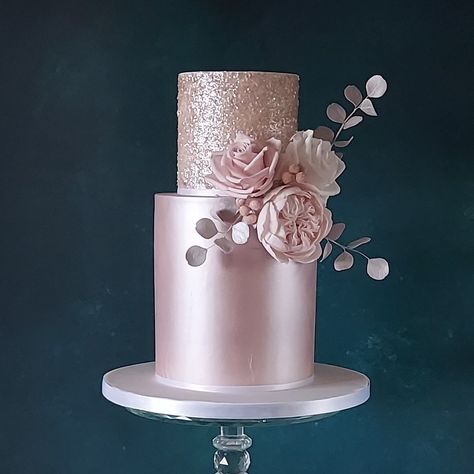 Modern Wedding Cake 2 Tier, 2 Tire Cake Wedding, Cake Designs 2 Tier, Two Tier Cake Designs, 2 Tier Birthday Cake, Sparkle Wedding Cakes, 2 Tier Wedding Cake, Baking Competition, Glitter Birthday Cake