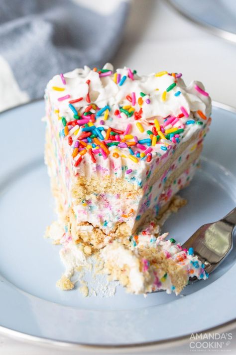 Ice Box Cakes, Frozen Treats Recipes, Box Cakes, Banana Split Cake, Icebox Cake Recipes, Birthday Cake Flavors, Chilled Desserts, Frozen Dessert Recipe, Birthday Cake Recipe