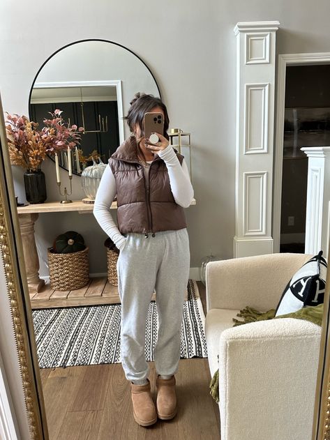 Shop Relaxed Straight Sweatpant and other curated products on LTK, the easiest way to shop everything from your favorite creators. Lazy Winter Outfits For School, Midsize Sweatpants Outfit, Comfy Outfits Lazy Sweatpants, Fall Sweatpants Outfits, Sahm Wardrobe, Athleisure Inspo, Salem Trip, Maurices Outfits, Winter Athleisure