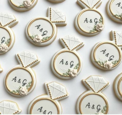 Boho Engagement Cookies Decorated, Bridal Shower Ring Cookies, White On White Wedding Cookies, Wedding Decorative Cookies, Wedding Cookies Design, Wedding Cookies With Initials, Engagement Cookies Ideas Simple, Just Married Cookies, Nikkah Cookies