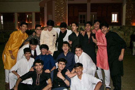 Group Photo Diwali Group Photo, School Group Photo, Friends Group Photo, Diwali Dresses, Indian Boy, Group Poses, Boys Kurta, India School, Drama Club