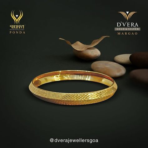 Bolder, Denser and Brighter!🤩 With our latest designs for men, you may enter a world of breathtaking grandeur. Visit our store, D'vera Jewellers in Margao, Goa.🙌🏼 Mens Kada Design Gold, Mens Hand Kada Gold, Men Gold Kada, Men’s Kada Gold, Panjabi Kada In Gold Men, Mens Gold Jewelry, Mens Gold, Gold Collection, Men's Collection