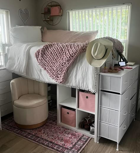 Ideas For College Dorms, College Dorms Ideas, Under Bed Storage Ideas, Dorm Bedroom Ideas, Dorm Room Ideas Organization, Room Decor Ideas Apartment, Dorms Ideas, Bed Storage Ideas, Dorm Vibes