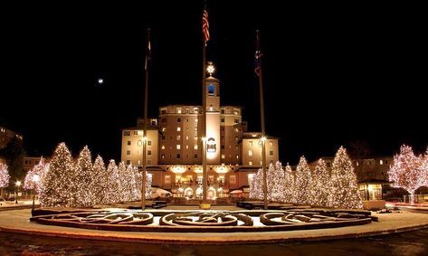 Top 10 Colorado Springs Christmas Activities {Updated for 2019} - Colorado Real Estate Colorado Hotels, Broadmoor Colorado Springs, Broadmoor Hotel, Mindful Travel, Colorado Resorts, Colorado Christmas, Girls Christmas Party, Winter Lights, Cheyenne Mountain