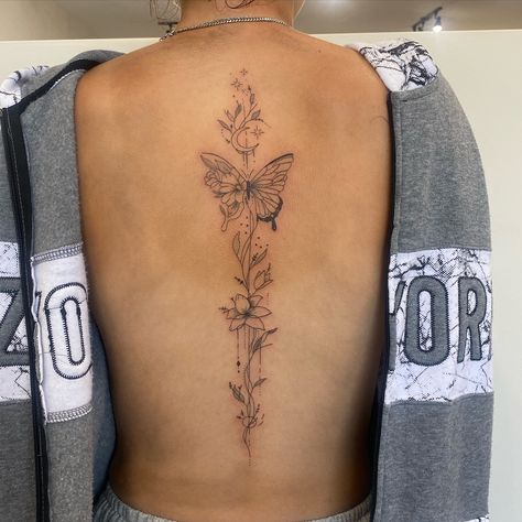 Big spine piece but make it dainty and cute ✨ #daintyspinetattoo #femininespinetattoo #girlyspinetatoo #finelinespinetattoo #finelinetattooinspo Women Tattoo Back Spine, Big Dainty Tattoos For Women, Spine Tattoos For Women Animals, Womens Tattoos Spine, Simplistic Spine Tattoos For Women, Spine Tattoos For Women Baddie, Back Tattoo Women Sun And Moon, Spine Tattoos On Women, Vertical Tattoos For Women Back