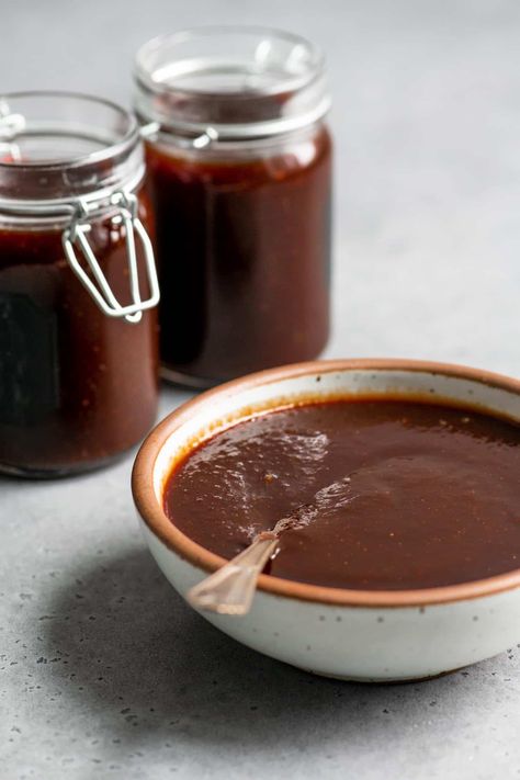 This homemade tamarind chutney is sweet and tart and the perfect dip for Indian snack foods including samosas and pakoras. Making your own is easy and tastes way better than any store bought version! Homade Chili, Honey Chipotle Sauce, Bbq Sauce Ingredients, Chili Sauce Recipe, Recipes With Enchilada Sauce, Honey Chipotle, Homemade Enchilada Sauce, Homemade Enchiladas, Tamarind Chutney