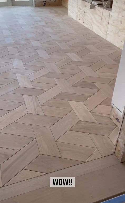 Wood Tile Floor Designs, Creative Wood Floors, Wood Floor Layout Pattern, Mixed Flooring Ideas Kitchen, Entrance Way Flooring Ideas, Flooring Types Interiors, Unique Wood Flooring Ideas, Patterned Wood Flooring, Hardwood Floor Patterns Ideas