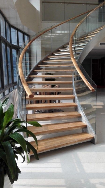 Steel Curved Staircase, Stairs Design Curved, Curved Staircase With Glass Railing, Glass Curved Staircase, Glass Railing Stairs Stainless Steel, Helical Staircase Design, Curve Stairs Design, Curved Stairs Design, Curved Glass Railing