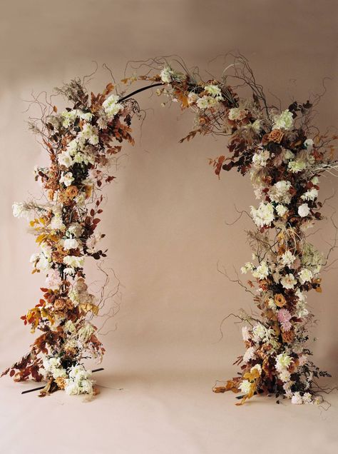 Modern chic wedding ideas in muted winter & autumn tones via Magnolia Rouge Chic Wedding Ideas, Modern Chic Wedding, Floral Arch Wedding, Autumn Tones, Wedding Ceremony Arch, Flower Installation, Bride Bouquet, Wedding Ceremony Flowers, Ceremony Inspiration