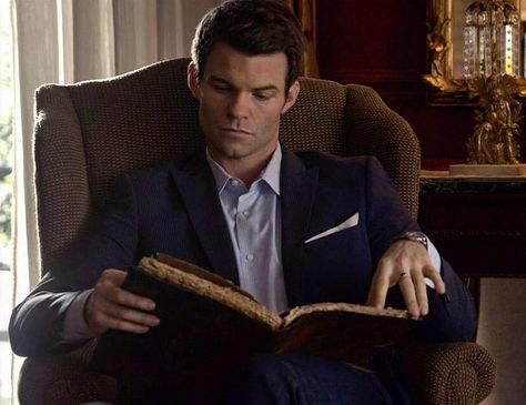 Daniel Gillies as Elijah Mikaelson in The Originals, Season 1, Episode 6 - Fruit of the Poisoned Tree The Originals Season 1, Elijah Michaelson, Daniel Gilles, Elijah Vampire Diaries, Originals Season 1, Elijah The Originals, The Mikaelsons, Vampire Diaries Poster, The Originals Tv