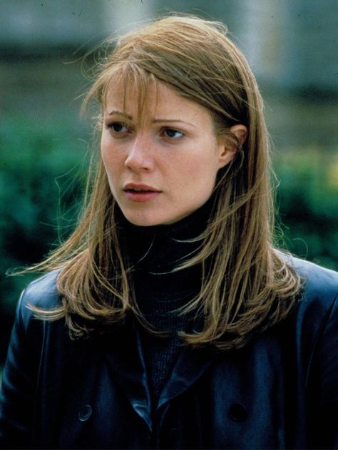 Suddenly I Want to Dress Like Gwyneth Paltrow in Sliding Doors via @WhoWhatWearUK Miles Bletchley, Gwyneth Paltrow Style, Eliza Bennett, Nanny Mcphee, 90s Grunge Hair, Gwyneth Paltrow, Grunge Hair, 가을 패션, Girl Next Door