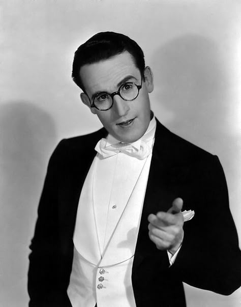 Harold Lloyd Silent Screen Stars, Silent Comedy, Funniest Pictures Ever, Vintage Actors, Vintage Men's Fashion, Harold Lloyd, Buster Keaton, Silent Film Stars, Septième Art