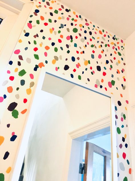 Paint Dashes On Wall, Spotty Wall, Corner Mural, Funky Wall Paint Ideas, Hallway Mural, Wall Art Hallway, Art Hallway, Bedroom Wall Decor Ideas, Diy Mural